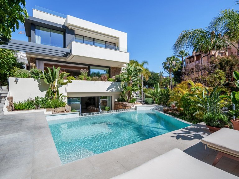 Villa for Sale in Estepona, Malaga 2