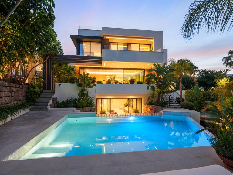 Villa for Sale in Estepona, Malaga 3