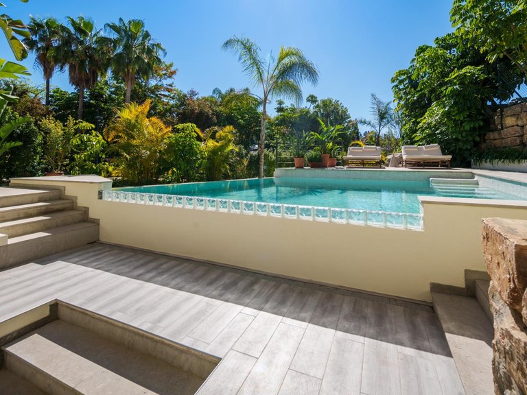 Villa for Sale in Estepona, Malaga 30