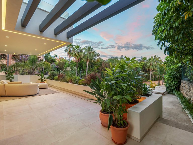 Villa for Sale in Estepona, Malaga 40
