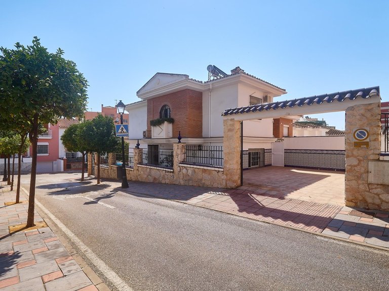Villa for Sale in Fuengirola, Malaga 1