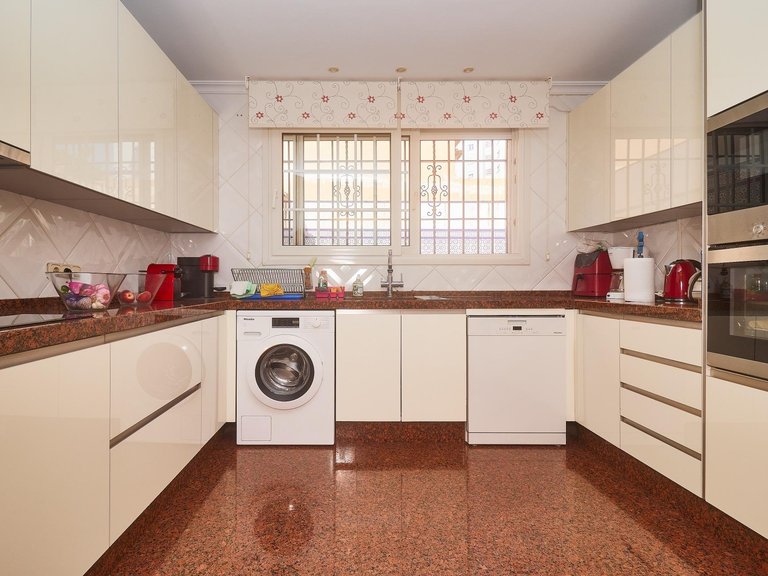 Villa for Sale in Fuengirola, Malaga 3