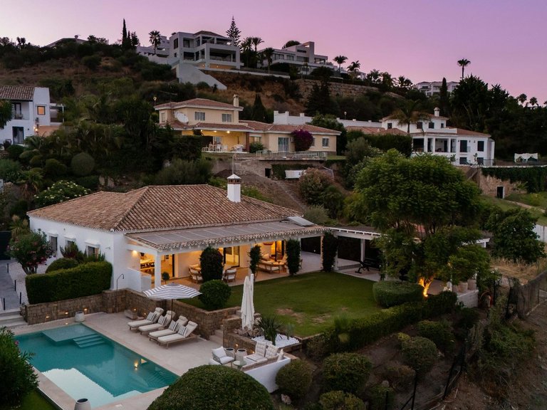 Villa for Sale in Estepona, Malaga 2