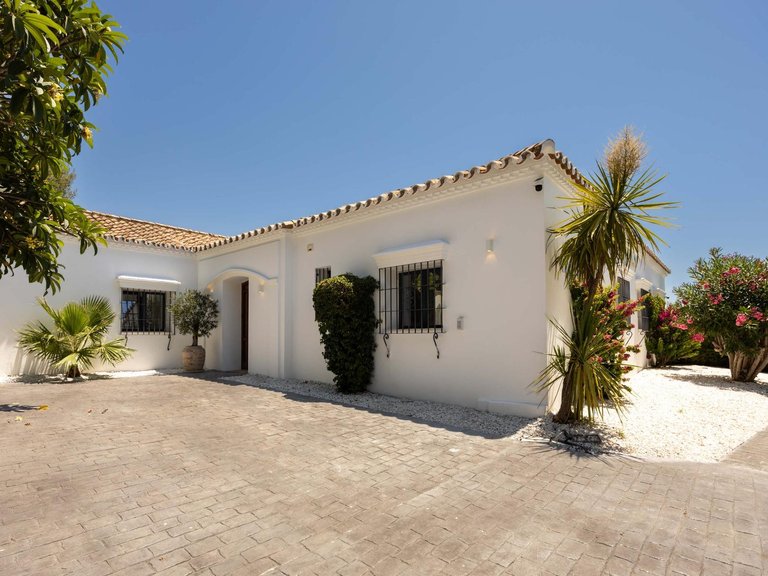 Villa for Sale in Estepona, Malaga 27