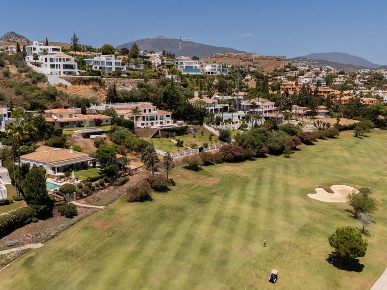 Villa for Sale in Estepona, Malaga 39