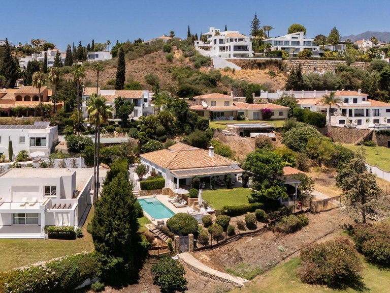 Villa for Sale in Estepona, Malaga 4