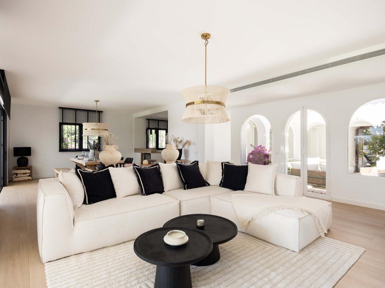 Villa for Sale in Estepona, Malaga 5
