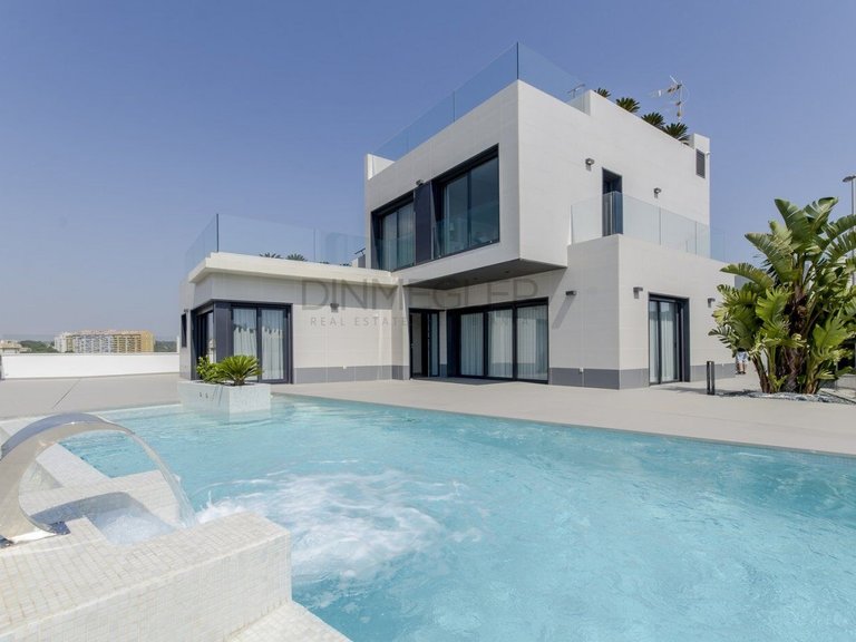 Villa for Sale in Orihuela Costa, Alicante 1
