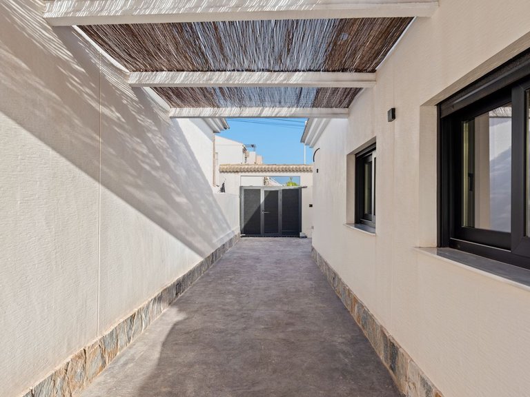 Villa for Sale in Torrevieja, Alicante 23