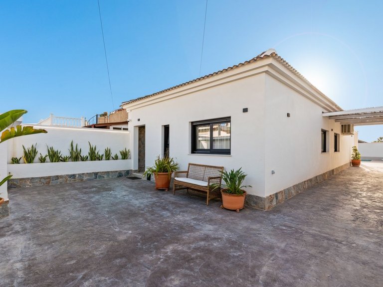 Villa for Sale in Torrevieja, Alicante 24