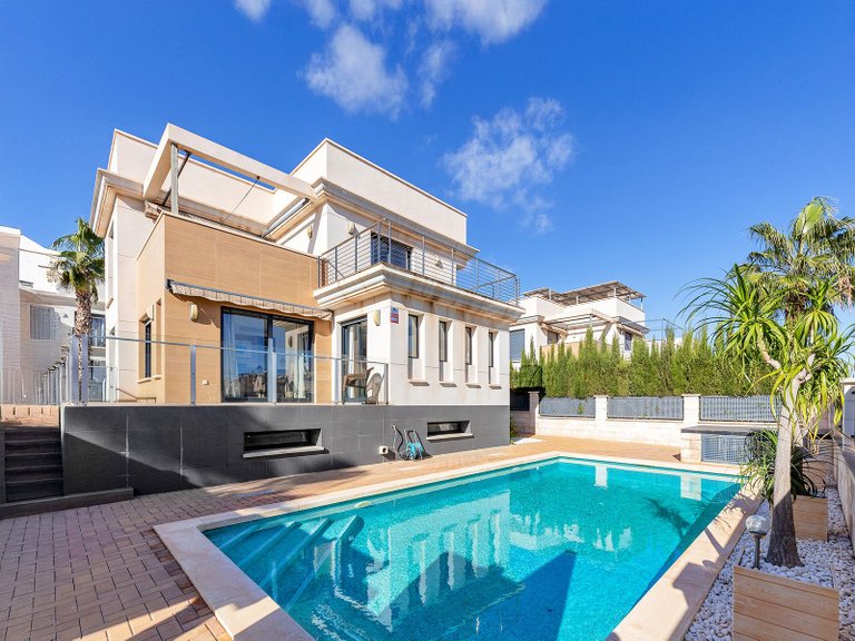 Villa for Sale in Orihuela Costa, Alicante 2