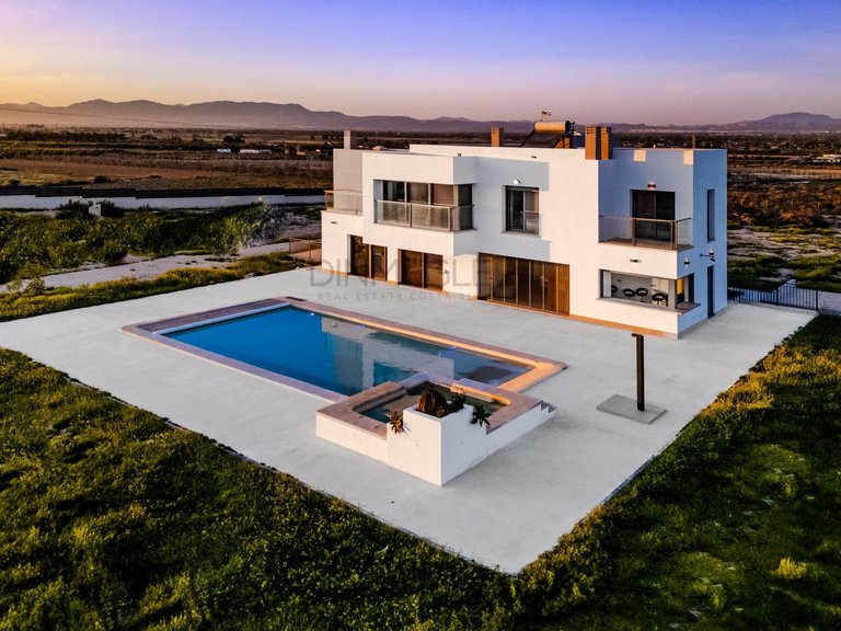Villa for Sale in La Marina, Alicante 11