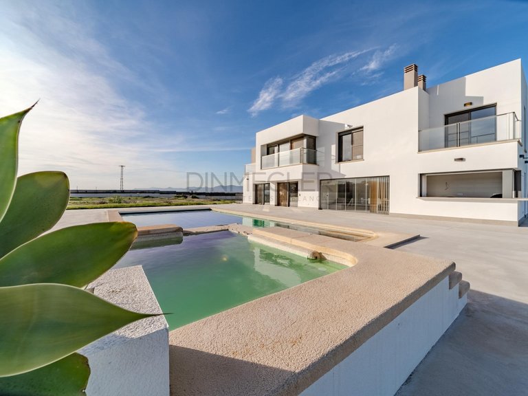Villa for Sale in La Marina, Alicante 3