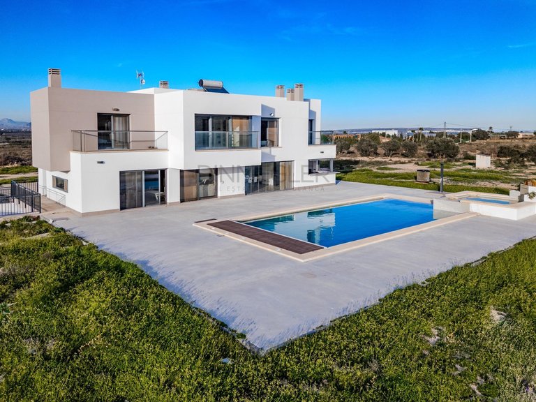 Villa for Sale in La Marina, Alicante 9