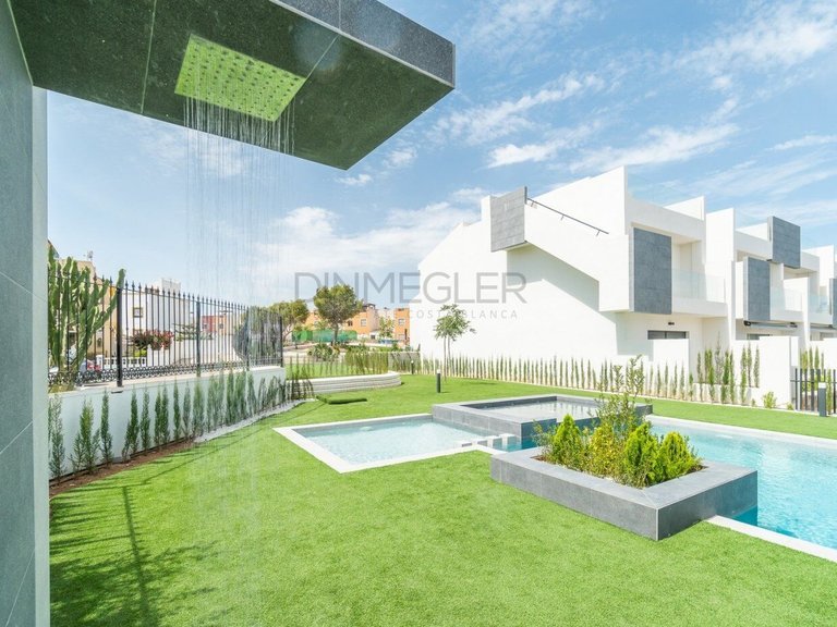 Villa for Sale in Torrevieja, Alicante 3