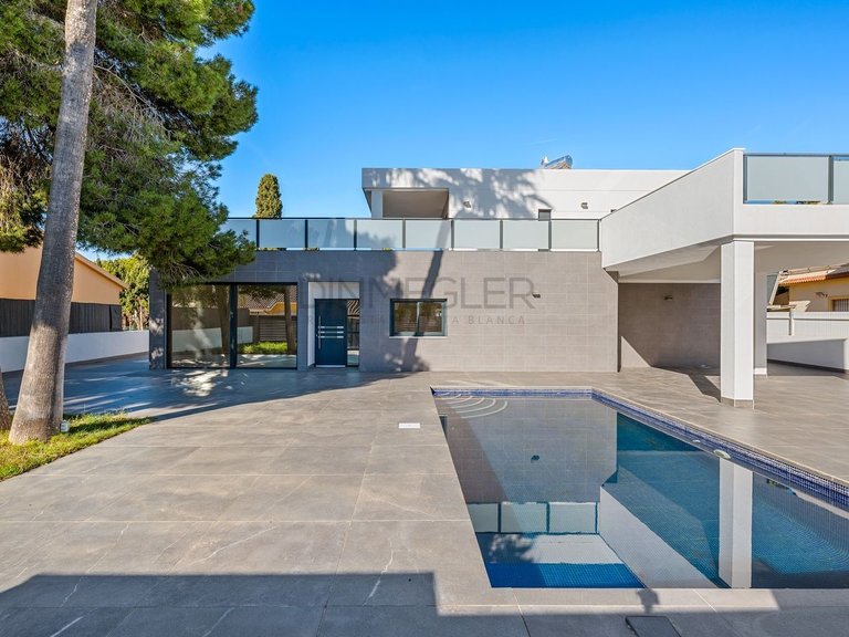 Villa for Sale in Orihuela Costa, Alicante 2