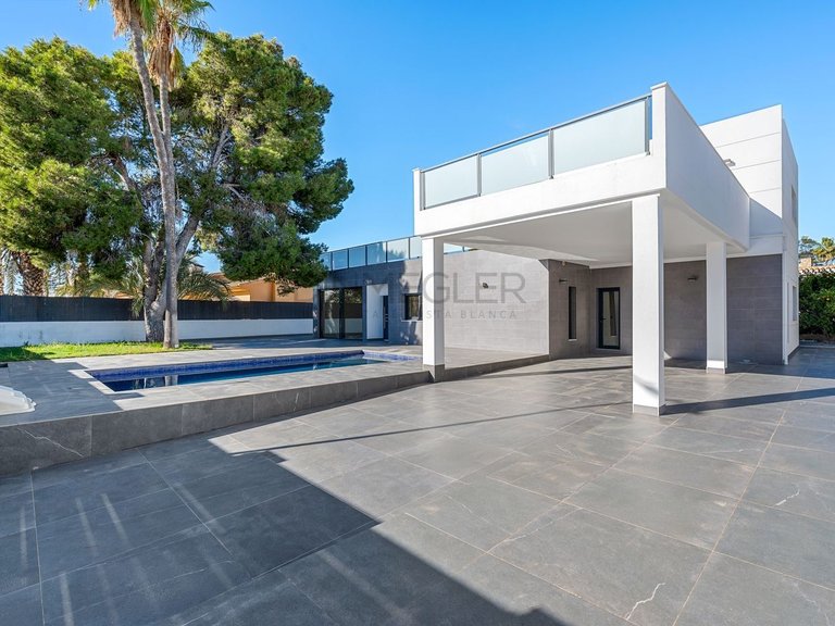 Villa for Sale in Orihuela Costa, Alicante 30