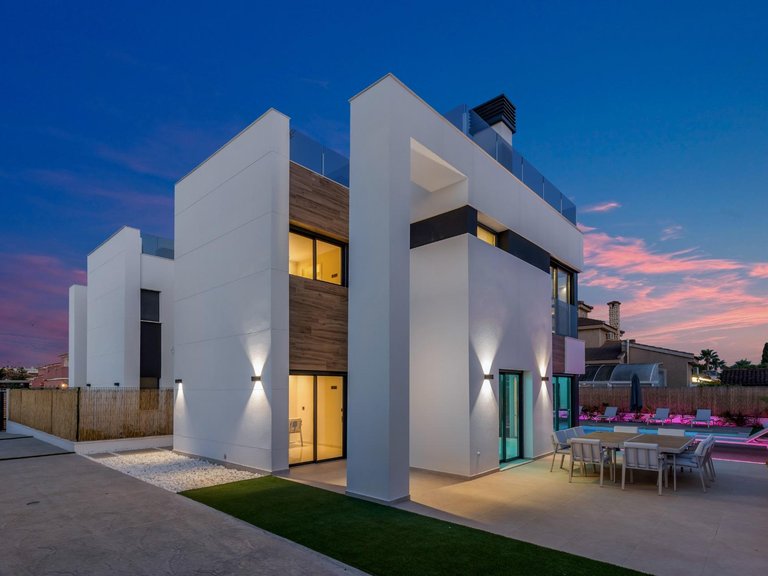 Villa for Sale in Torrevieja, Alicante 11