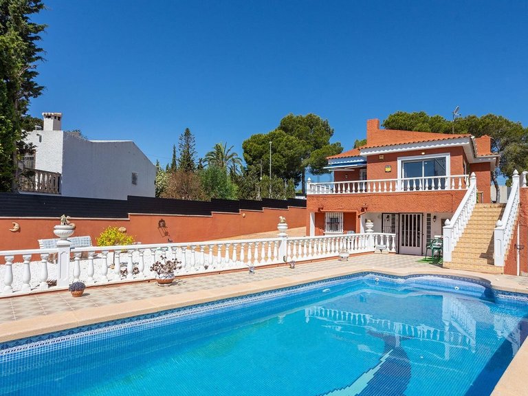 Villa for Sale in Torrevieja, Alicante 1