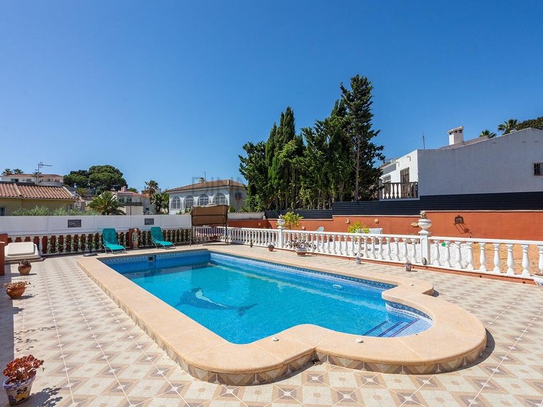 Villa for Sale in Torrevieja, Alicante 16