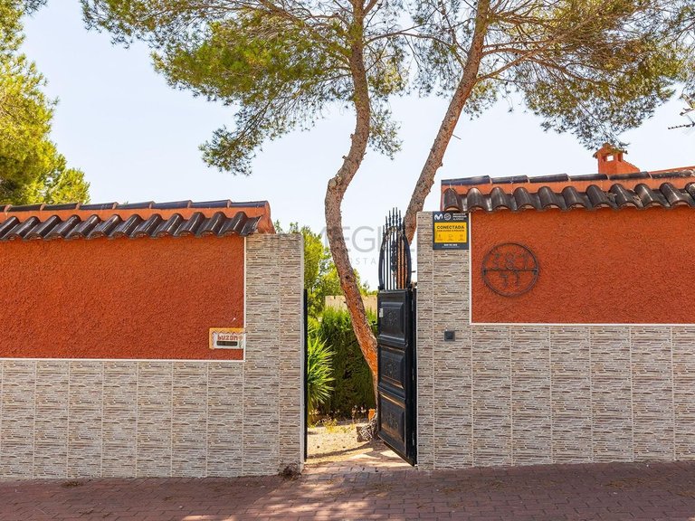 Villa for Sale in Torrevieja, Alicante 2