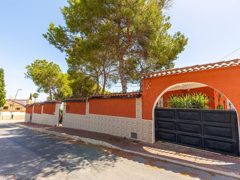Villa for Sale in Torrevieja, Alicante 3