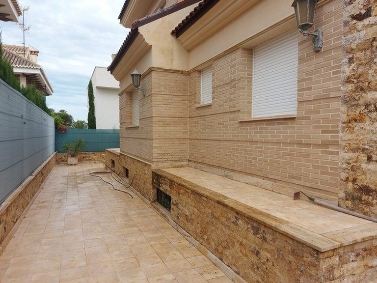Villa for Sale in Torrevieja, Alicante 3