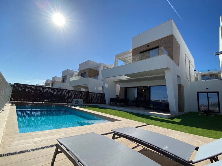 Villa for Sale in Finestrat, Alicante 1