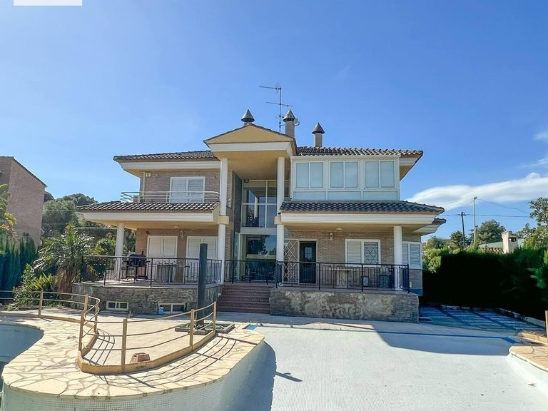 Villa for Sale in Manises, Valencia 1