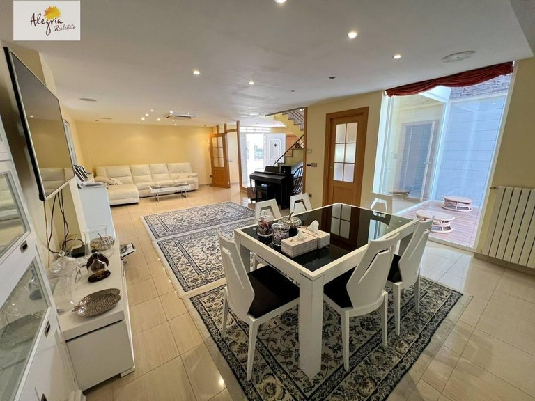 Villa for Sale in Manises, Valencia 3