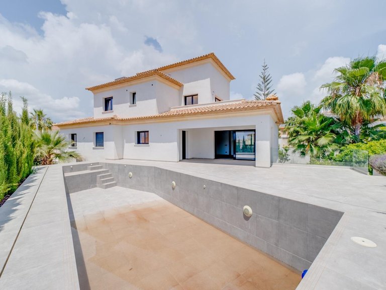 Villa for Sale in Calpe, Alicante 8