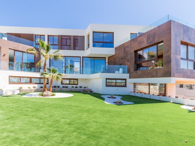 Villa for Sale in Benidorm, Alicante 1