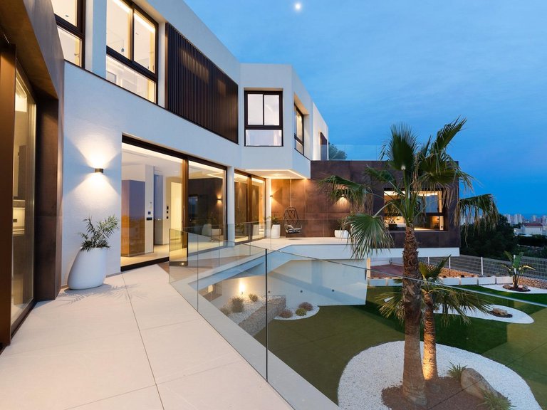 Villa for Sale in Benidorm, Alicante 2