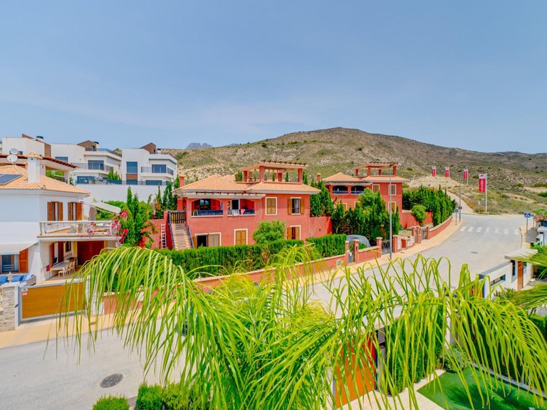 Villa for Sale in Finestrat, Alicante 3