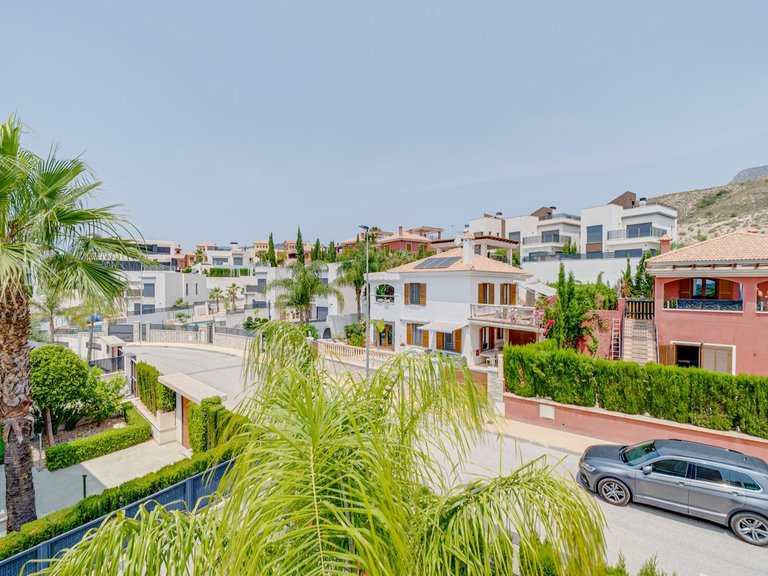 Villa for Sale in Finestrat, Alicante 4
