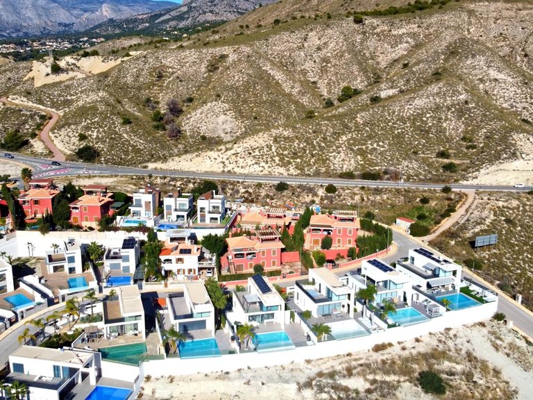 Villa for Sale in Finestrat, Alicante 5