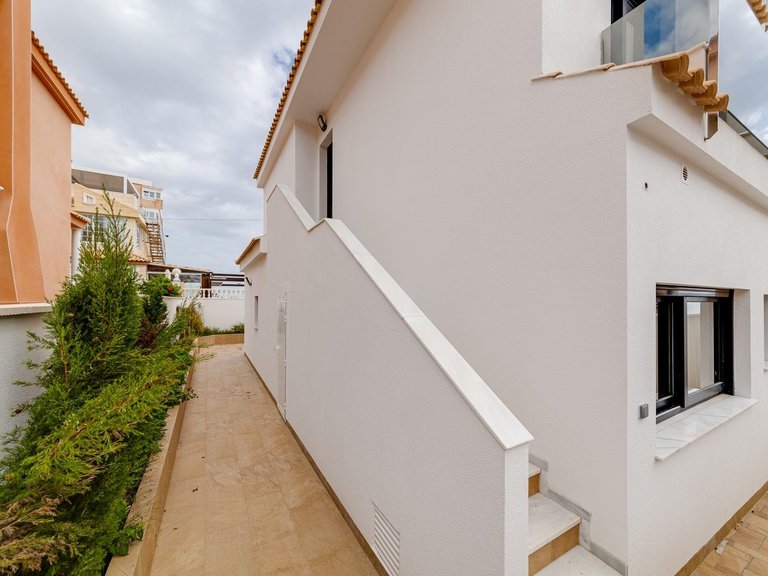 Villa for Sale in Torrevieja, Alicante 8