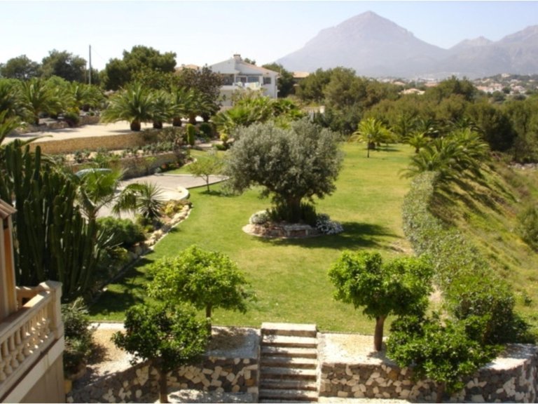 Villa for Sale in L'alfas Del Pi, Alicante 3