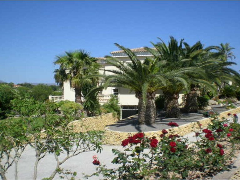 Villa for Sale in L'alfas Del Pi, Alicante 5