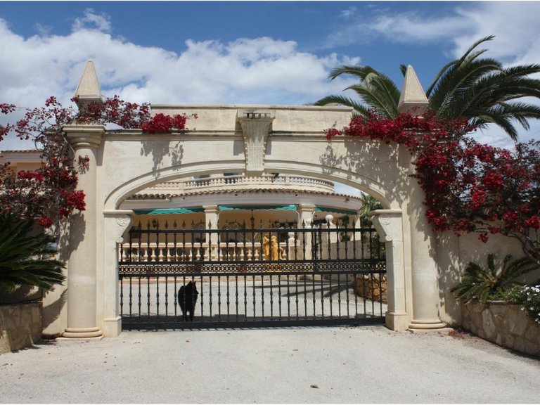 Villa for Sale in L'alfas Del Pi, Alicante 6