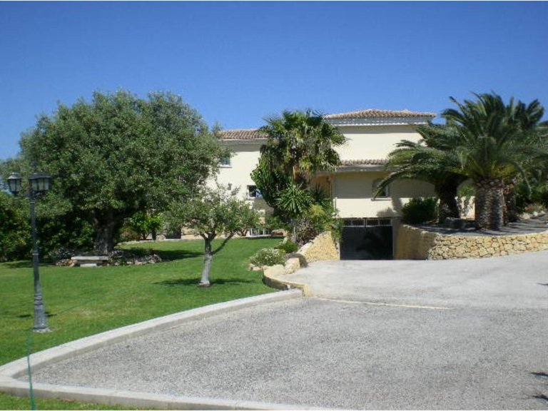 Villa for Sale in L'alfas Del Pi, Alicante 8