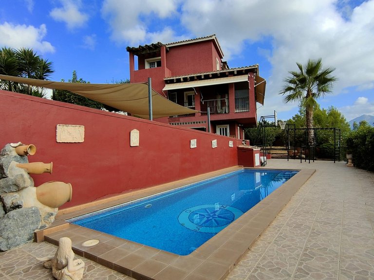 Villa for Sale in La Nucía, Alicante 3