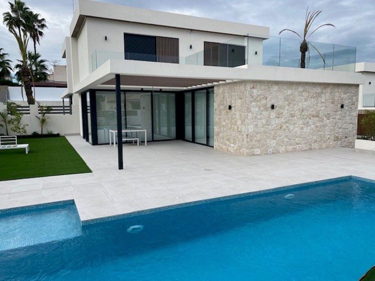 Villa for Sale in Orihuela Costa, Alicante 1