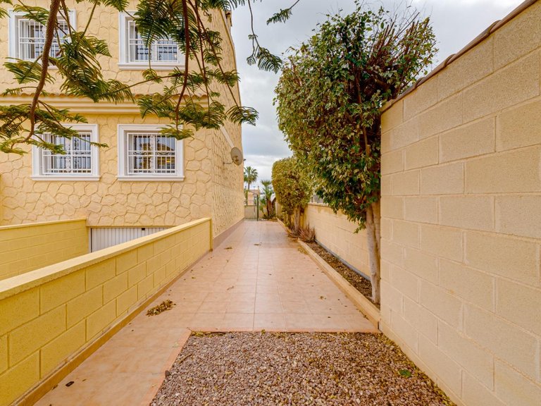 Villa for Sale in Torrevieja, Alicante 13