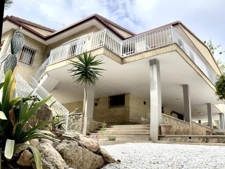 Villa for Sale in Orihuela Costa, Alicante 1