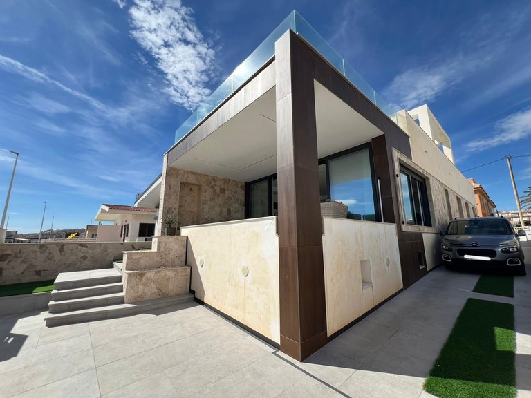 Villa for Sale in Torrevieja, Alicante 4