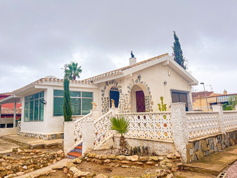 Villa for Sale in Torrevieja, Alicante 1