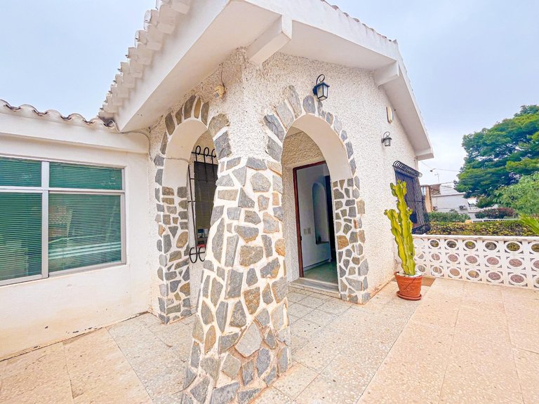 Villa for Sale in Torrevieja, Alicante 3