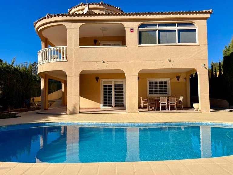 Villa for Sale in Torrevieja, Alicante 2
