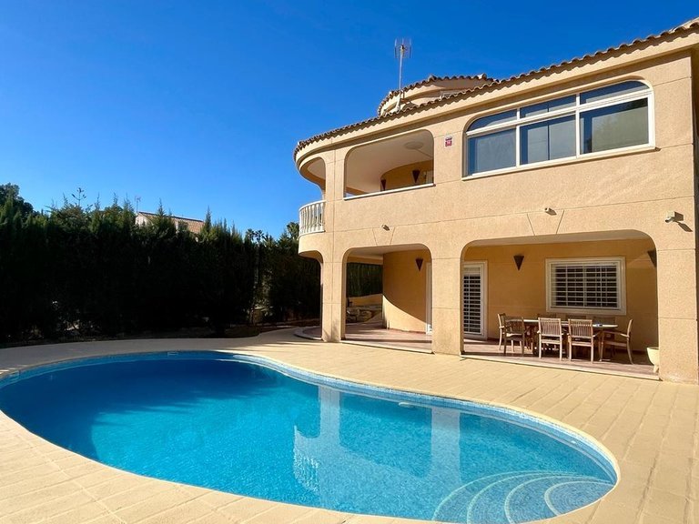 Villa for Sale in Torrevieja, Alicante 4